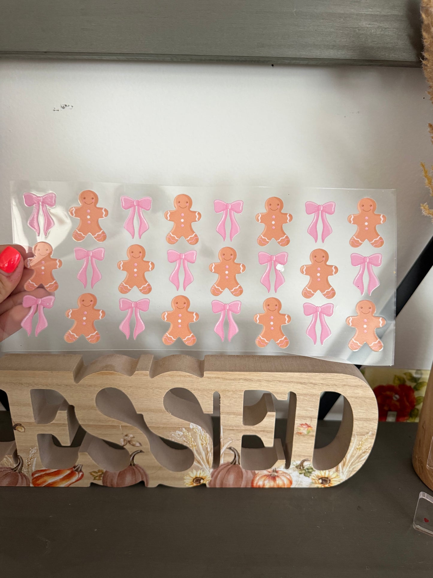 Gingerbread men & bows