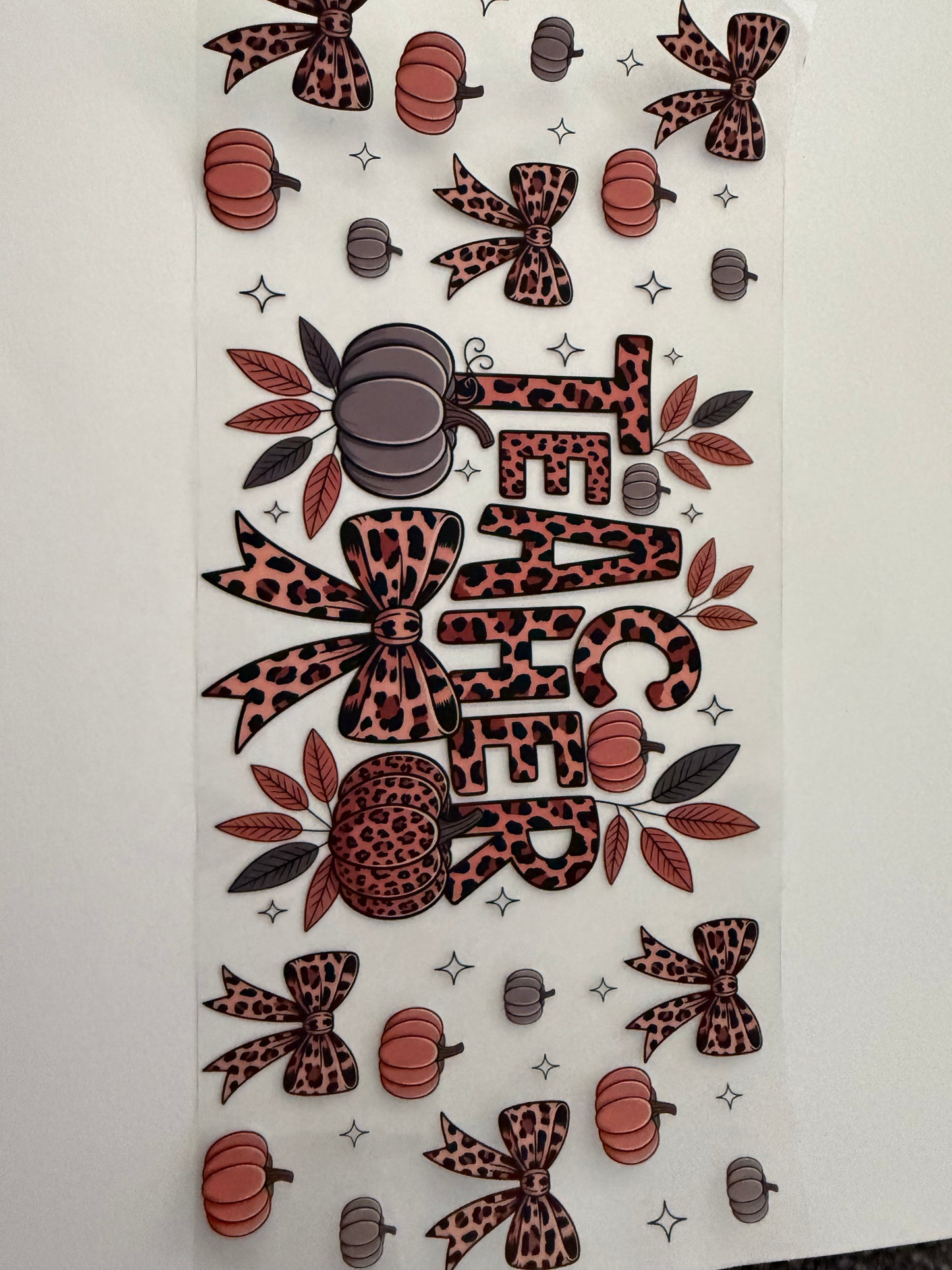 Leopard teacher w pumpkin