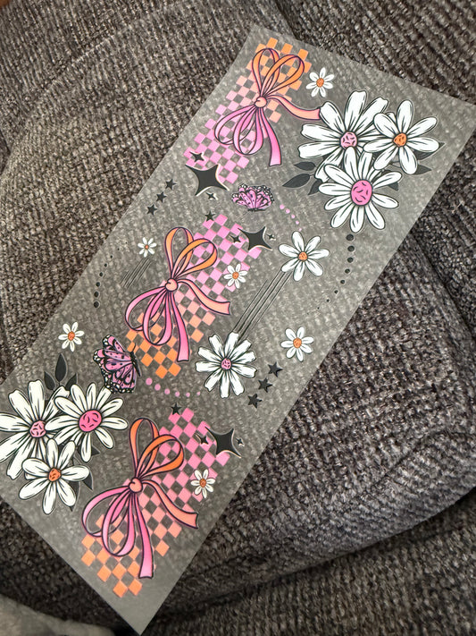 Pink checkered bow & white daisy’s